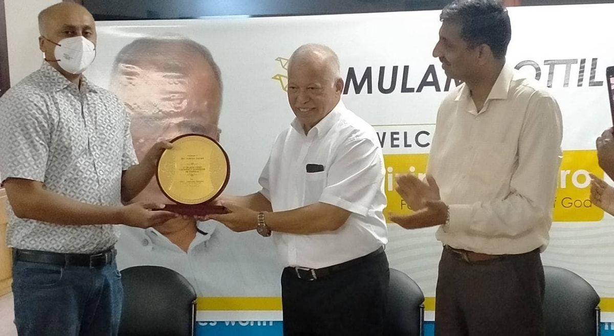 Dr Ashley Thomas Jacob, Medical Director, Mulamoottil Eye Hospital was felicitated by Shri. Luizinho Faleiro, former Chief Minister of Goa for being the first surgeon to perform the bladeless cataract surgery in Kerala. 